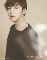 组图：张根硕时尚杂志大片 变身春季清新暖男