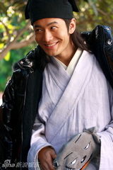 幻灯图：《唐伯虎2》探班 三才子“教坏”黄晓明