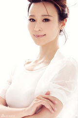 组图：石小群淡雅写真曝光 纯美女神沉淀中绽放