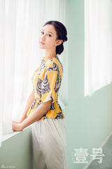 组图：曾泳醍最新写真 镂空短裙尽显轻熟气质