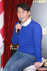 组图：黎明被传新恋情 风骚亮相心情大好