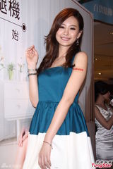 组图：安心亚赞林志颖女装正 称压力很大