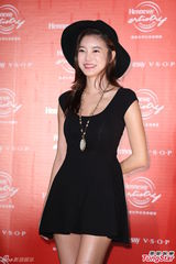 组图：严爵将与NS允智同台飙歌 相约私下拼酒