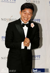 组图：韩笑星洪禄基大婚 SM娱乐家族总动员祝贺