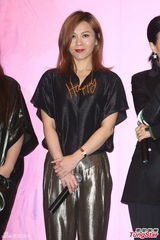 组图：四天后助力公益 张惠妹激胖被指水桶腰