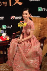 组图：微博之夜专访 Angelababy(杨颖)求大家别催婚