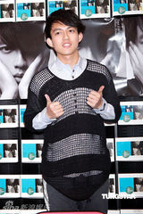 幻灯图：林宥嘉赴港宣传新专辑 举办签名会