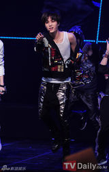 组图：EXO等亮相《M！Countdown》Busker夺冠