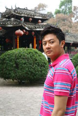 组图：印小天4年前旧照曝光 广西拍摄体验户外生活