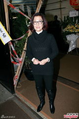 组图：歌唱老师许佩设灵 郑少秋徐小凤致祭