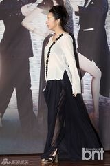 组图：韩国打造《舞林大道》 金圭丽裸背霏优雅