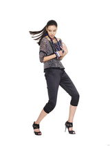 高清组图：金雅中秀高挑迷人身材 束马尾显活力