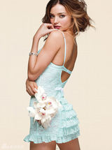 组图：超模米兰达-可儿蕾丝婚纱秀美乳