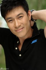 组图：孙玮拍夏日户外写真 阳光帅气柔情兼备