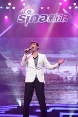 高清组图：新浪网络盛典 满江献唱《中华诵》