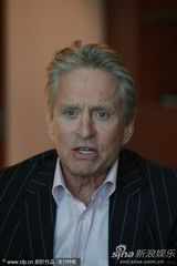 幻灯图集：《华尔街2》主演亮相戛纳 道格拉斯现身