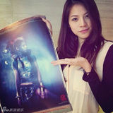 组图：陈冠希女友疑为新品宣传 裹胸出镜大露乳沟