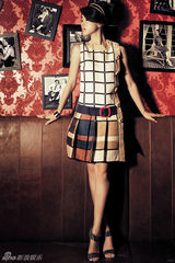 组图：朱珠大片变时尚女神 复古红唇尽显魅惑