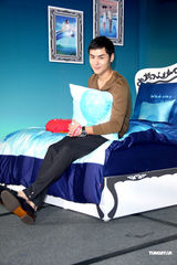 高清组图：阮经天代言寝具 设计床组勇敢追梦