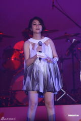 高清图：容祖儿等齐聚歌会 刘德华上演贴身辣舞