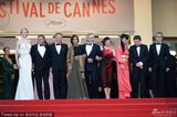 组图：戛纳评审团红毯集体合影 群星闪耀