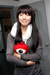 幻灯图： 王珞丹谈《琥珀》 被经纪人“逼”演话剧