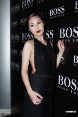 组图：杨千嬅大尺度性感秀美背 刘青云夫妇亮相