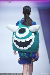 组图：中国时装周现奇装异服 天雷滚滚吐槽无力