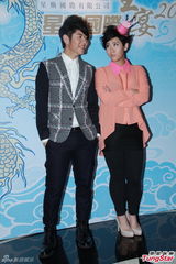 组图：郑欣宜崩溃悼亡母 许廷铿反击同志传闻