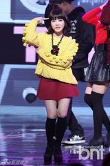 组图：SISTAR孝琳下衣失踪似没穿 EXO白衣纯情