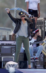 幻灯图集：蕾哈娜亮相迈阿密海岸 为演唱会积极准备