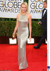 组图：娜奥米沃茨简洁金裙 腋下镂空春光迷人