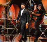 组图： 布拉德利-库珀颁奖最佳纪录片