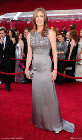 高清图：奥斯卡红毯 凯瑟琳-毕格罗刺绣裙大方典雅