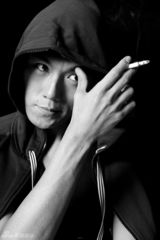 组图：秦昊黑白光影大片再现文艺魅力