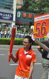 高清组图：周笔畅代表内地艺人 广州传递亚运圣火