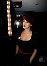 组图：时尚陈燃大玩穿越 优雅复古游走巴黎