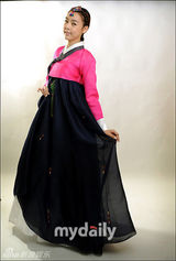 组图：崔韩光吴楚熙等艺人拍韩服写真庆中秋