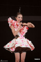 组图：蔡依林香港演唱会收官 服装饰物频掉落