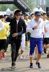 组图：郑糠云等韩国艺人京畿道参加马拉松大赛