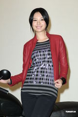 组图：吴建豪和女友感情稳定 与安心亚首合作广告