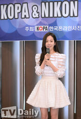 组图：韩智敏荣获2014摄影记者协会最上镜奖