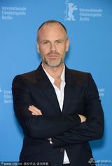 组图：《查理必死》柏林亮相 男星鲁伯特抢镜