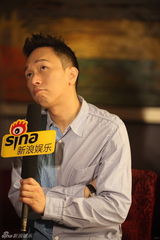 组图：对话黄家强 称家驹带走了乐队合作精神