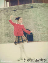 组图：杨幂童年与李亚鹏合照曝光 从小爱文艺