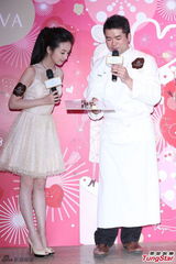 组图：林依晨亮相巧克力代言气质优雅