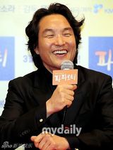 组图：韩石圭吴达秀等出席《帕瓦罗蒂》首映