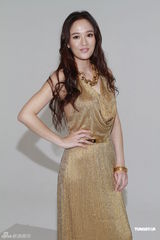 组图：陈乔恩露背礼服秀美背 不惧做剩女