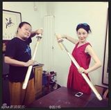 组图：王菲罕见搞怪私房照 手持宝剑犯二扮侠女