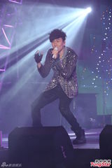 组图：严爵挑战唱跳险破音 林俊杰压轴热舞